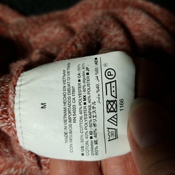 Old Navy ladies sweater - Picture 6 of 7